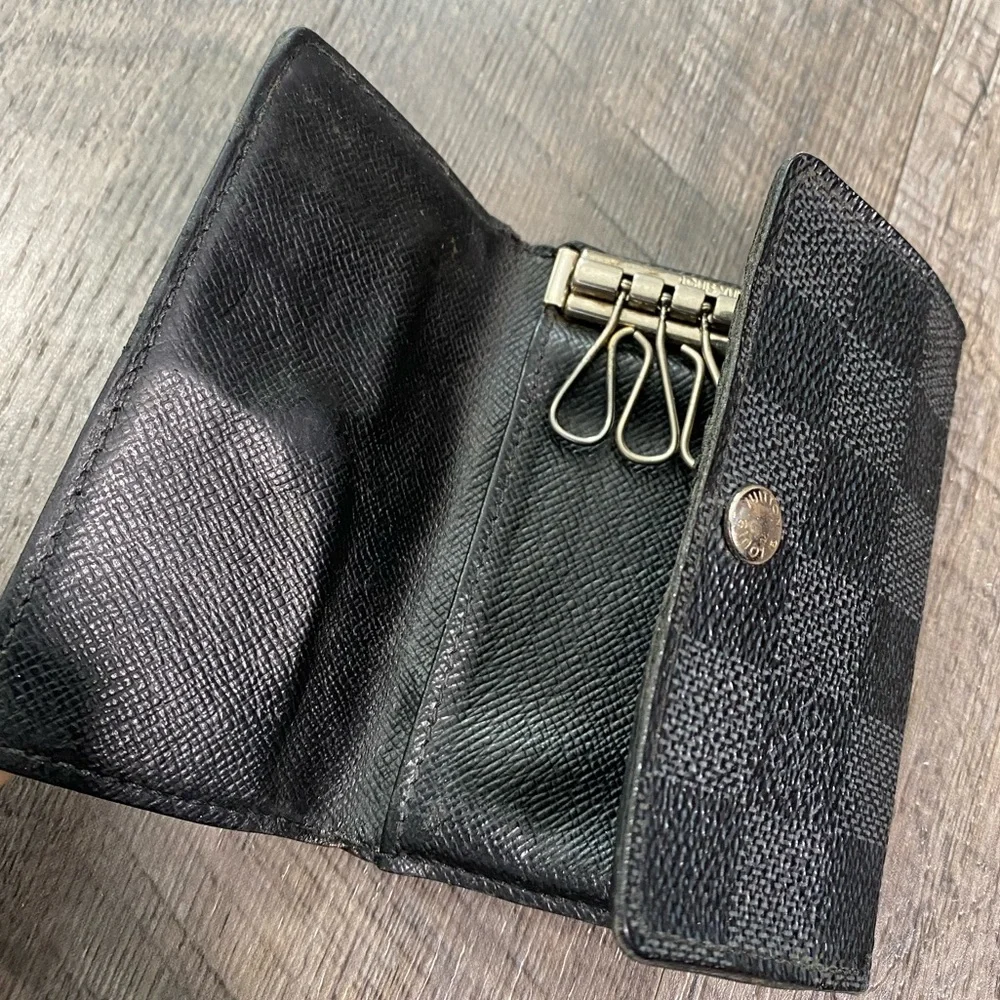 LOUIS VUITTON LV Damier Graphite 6 Key Holder